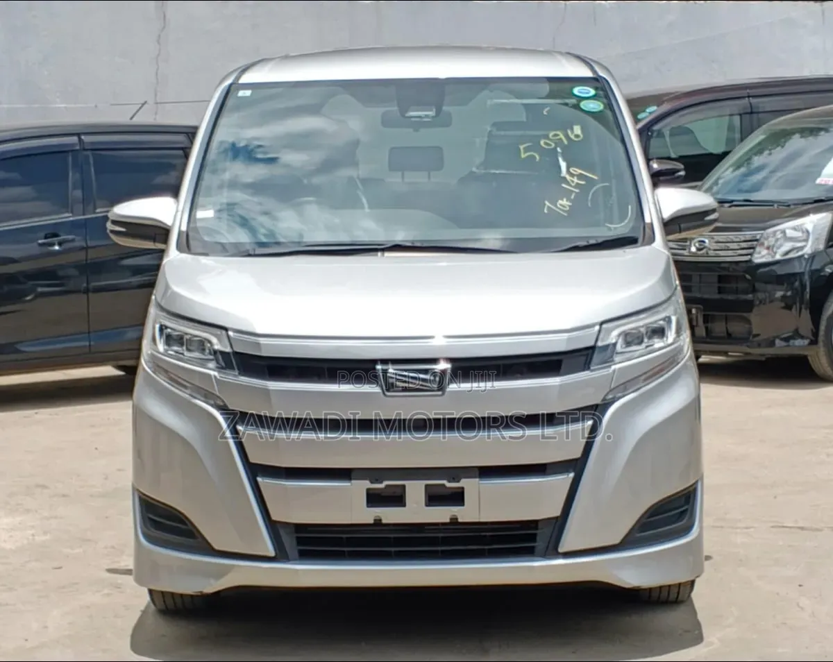 Toyota Noah 2.0 AWD (8 Seater) 2019 Silver