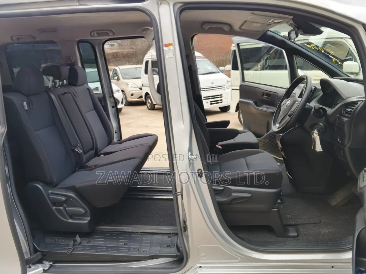 Toyota Noah 2.0 AWD (8 Seater) 2019 Silver
