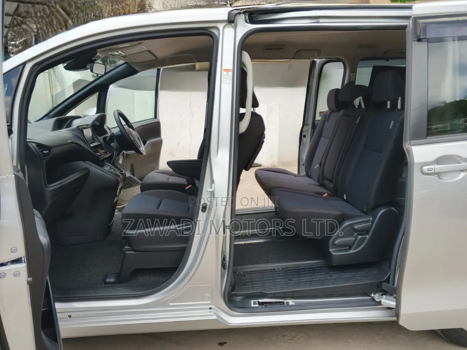 Toyota Noah 2.0 AWD (8 Seater) 2019 Silver