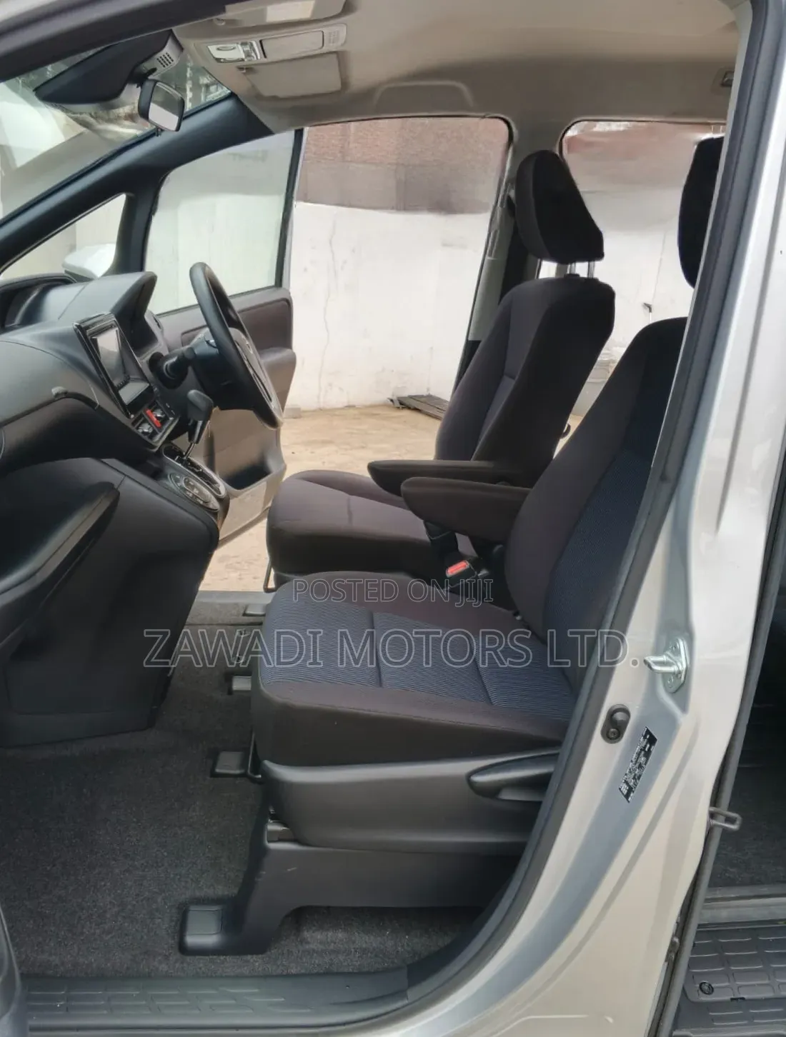 Toyota Noah 2.0 AWD (8 Seater) 2019 Silver