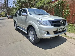 Toyota Hilux 3.0 D-4D 4x4 2012 Silver