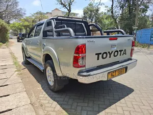 Toyota Hilux 3.0 D-4D 4x4 2012 Silver