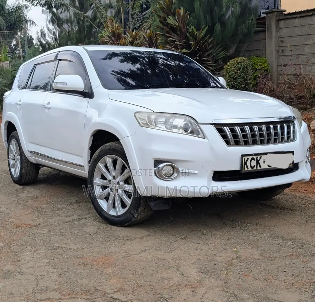 Toyota Vanguard 2010 White