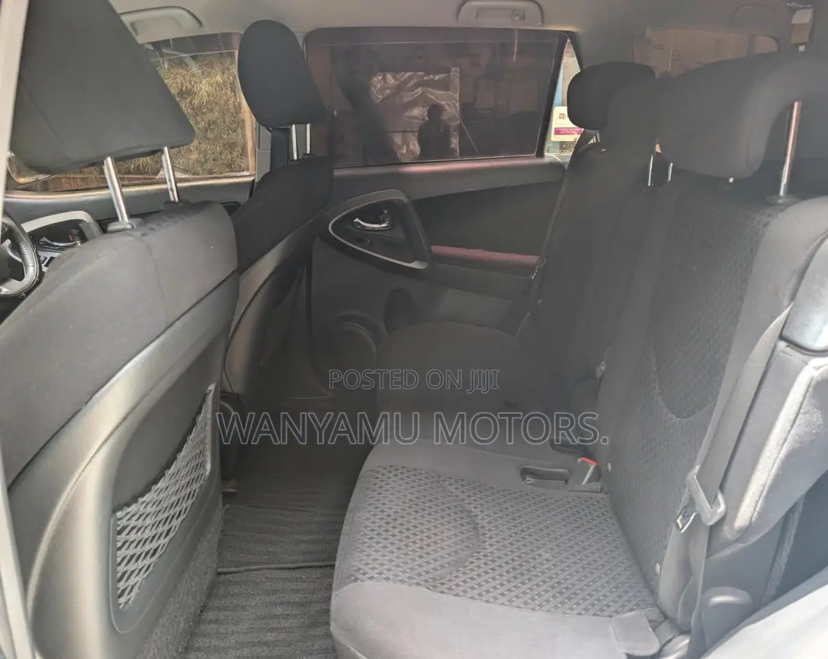 Toyota Vanguard 2010 White