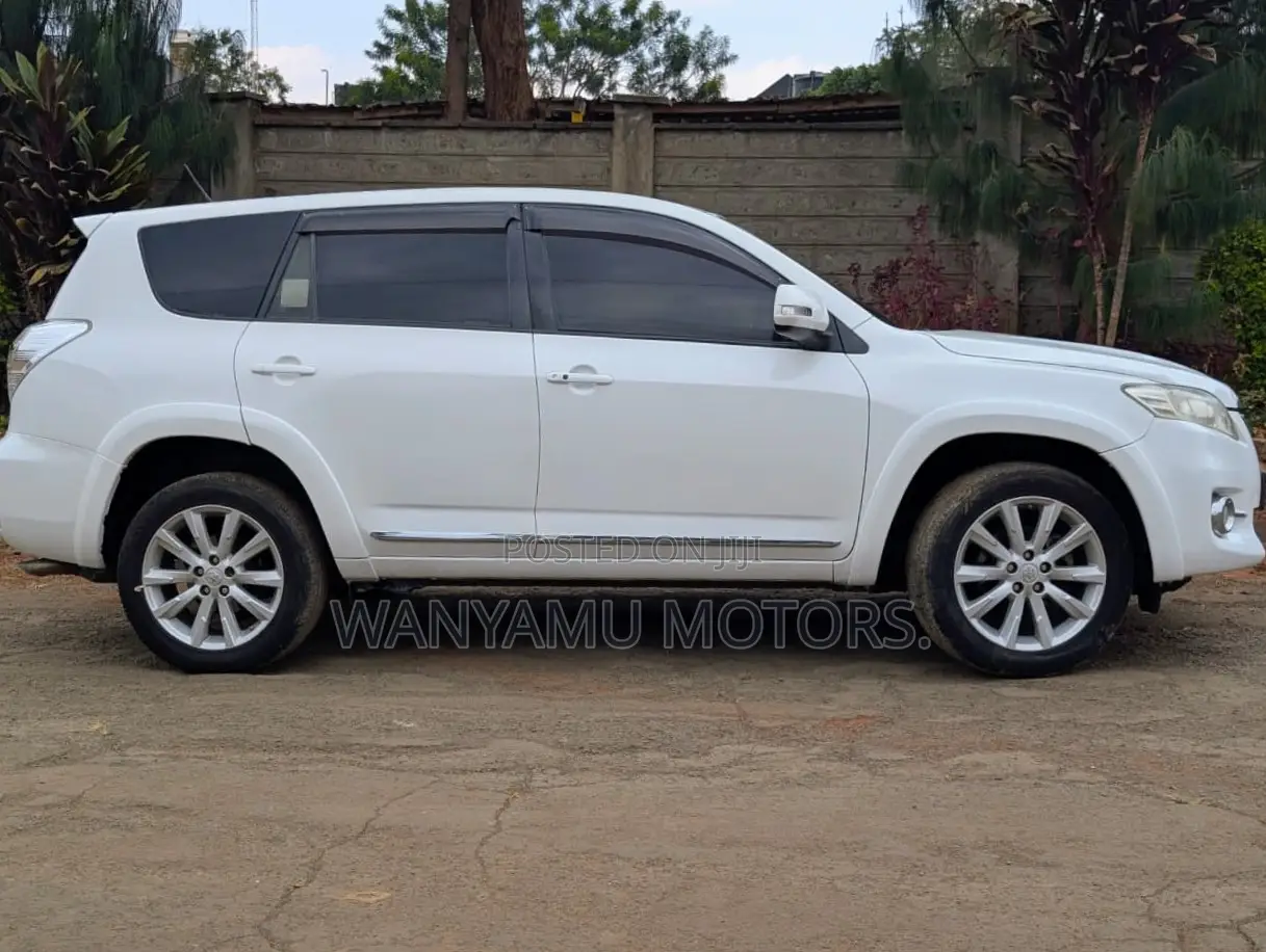 Toyota Vanguard 2010 White