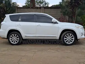 Toyota Vanguard 2010 White