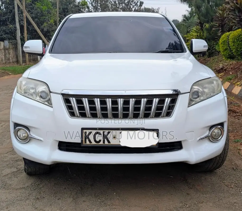 Toyota Vanguard 2010 White