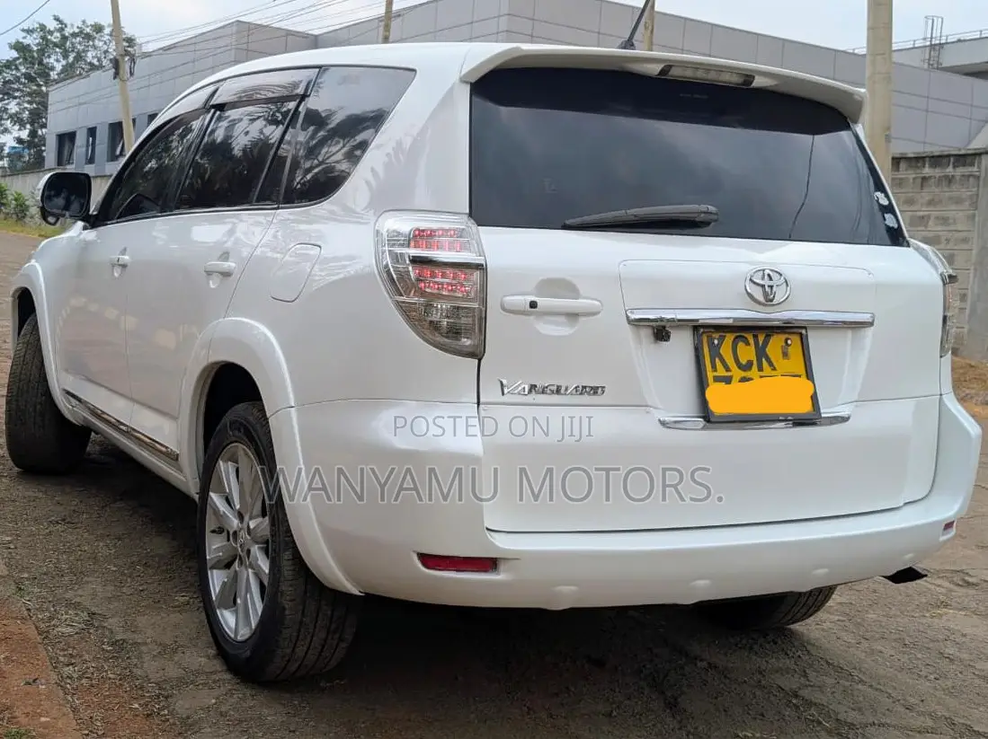 Toyota Vanguard 2010 White