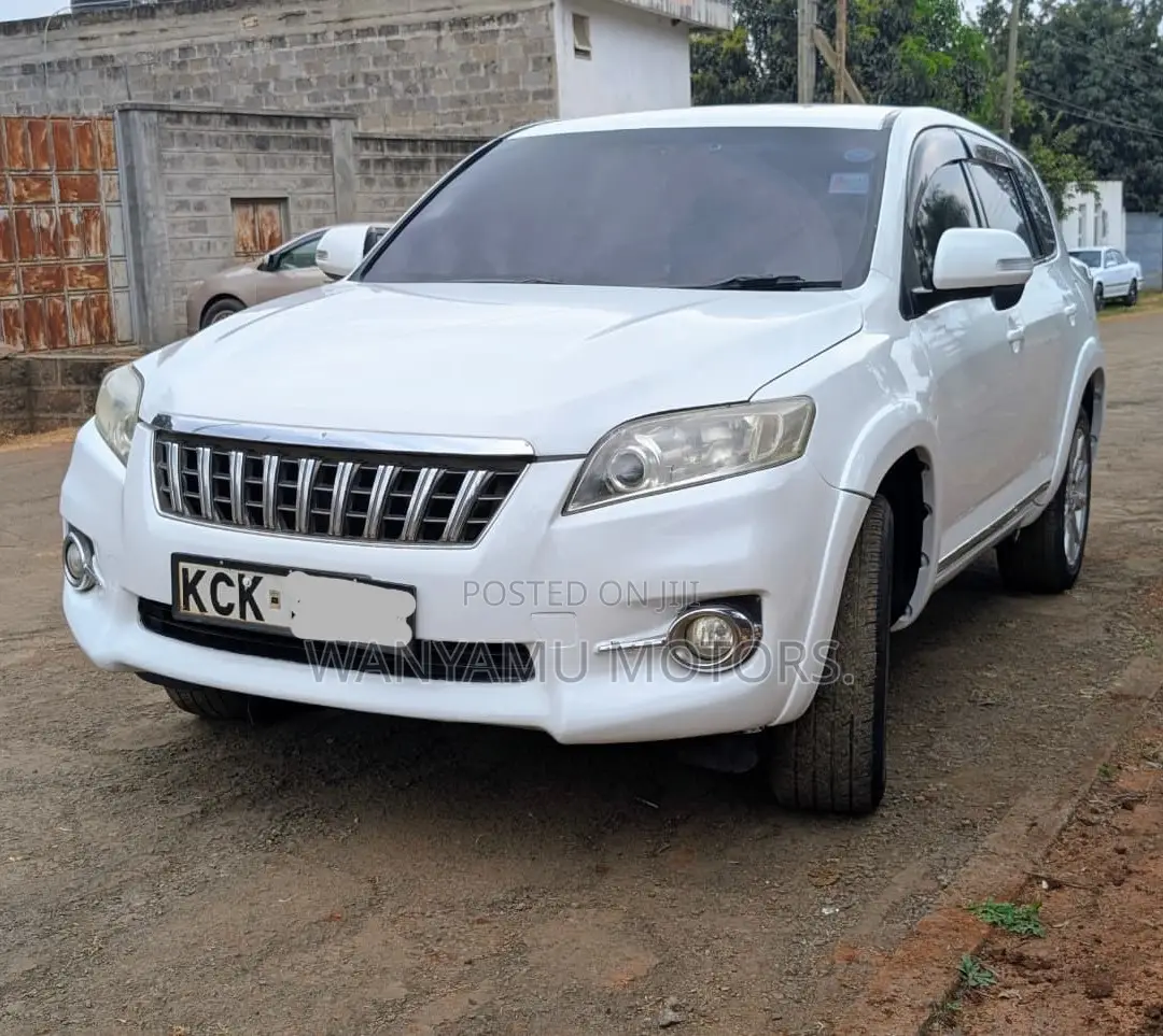 Toyota Vanguard 2010 White
