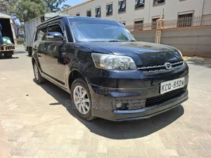 Toyota Corolla Rumion Hatchback 1.5 FWD 2011 Black