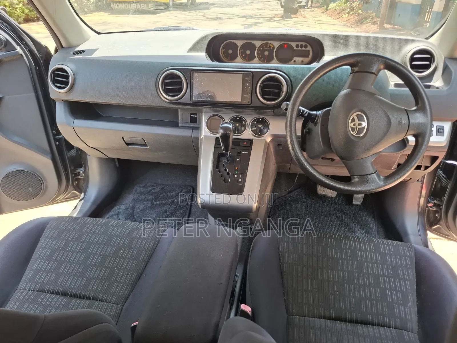 Toyota Corolla Rumion Hatchback 1.5 FWD 2011 Black