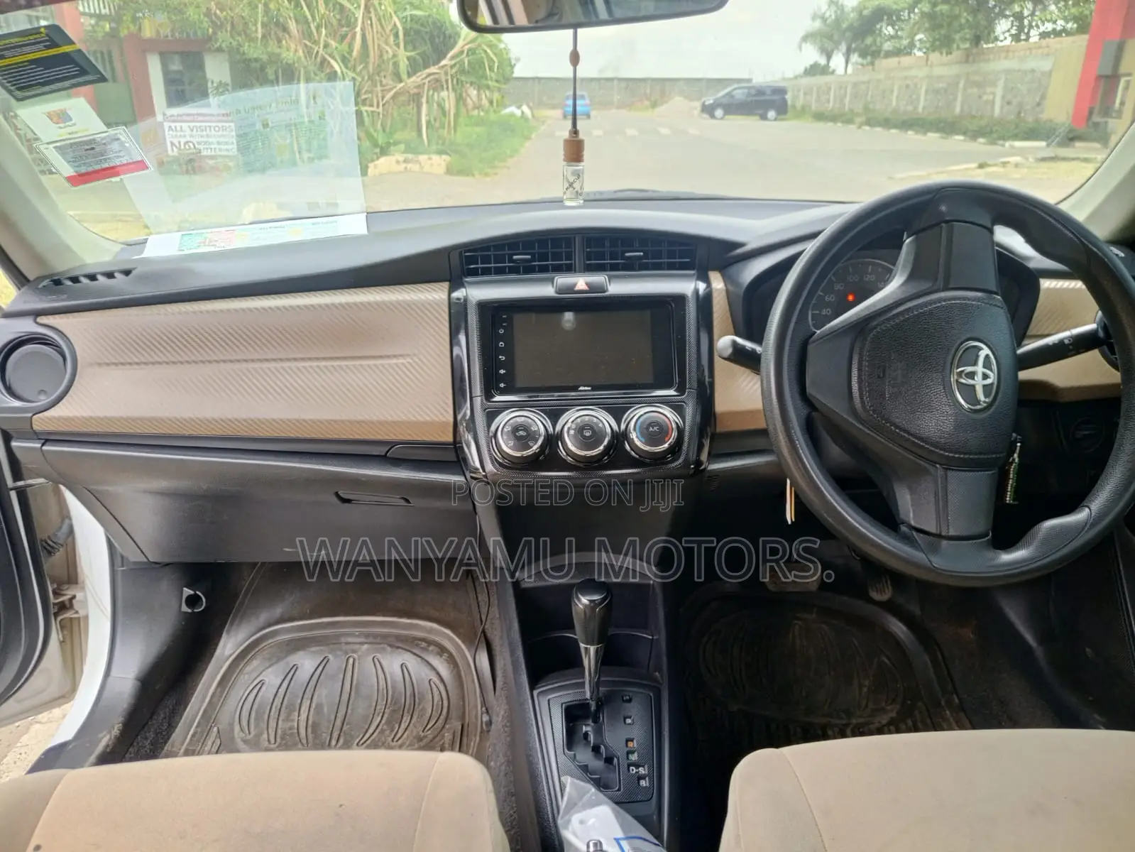 Toyota Axio 2013