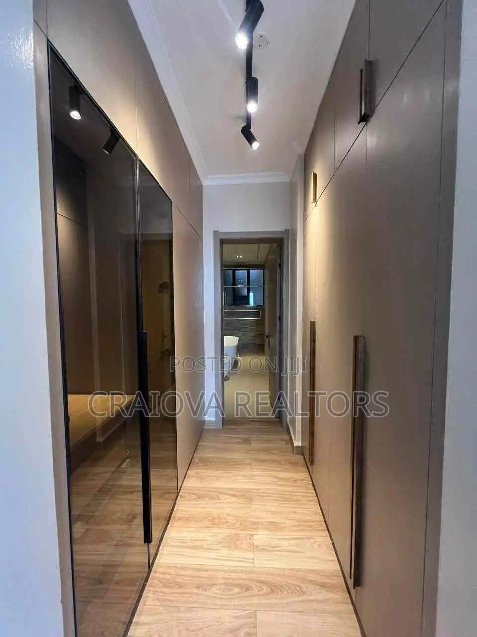 3bdrm Duplex in Hotel 67 Area for sale