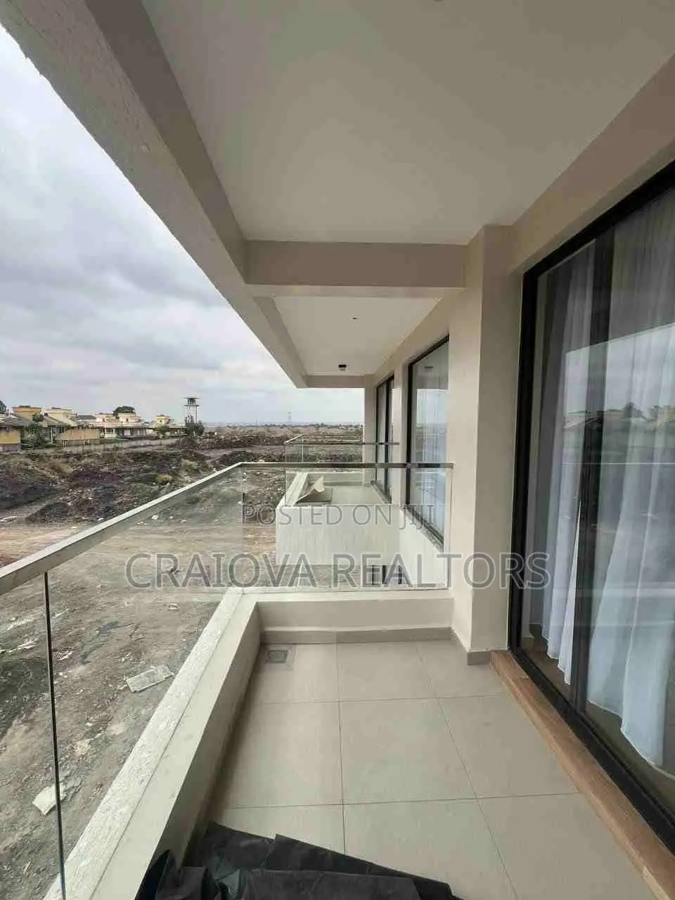 3bdrm Duplex in Hotel 67 Area for sale