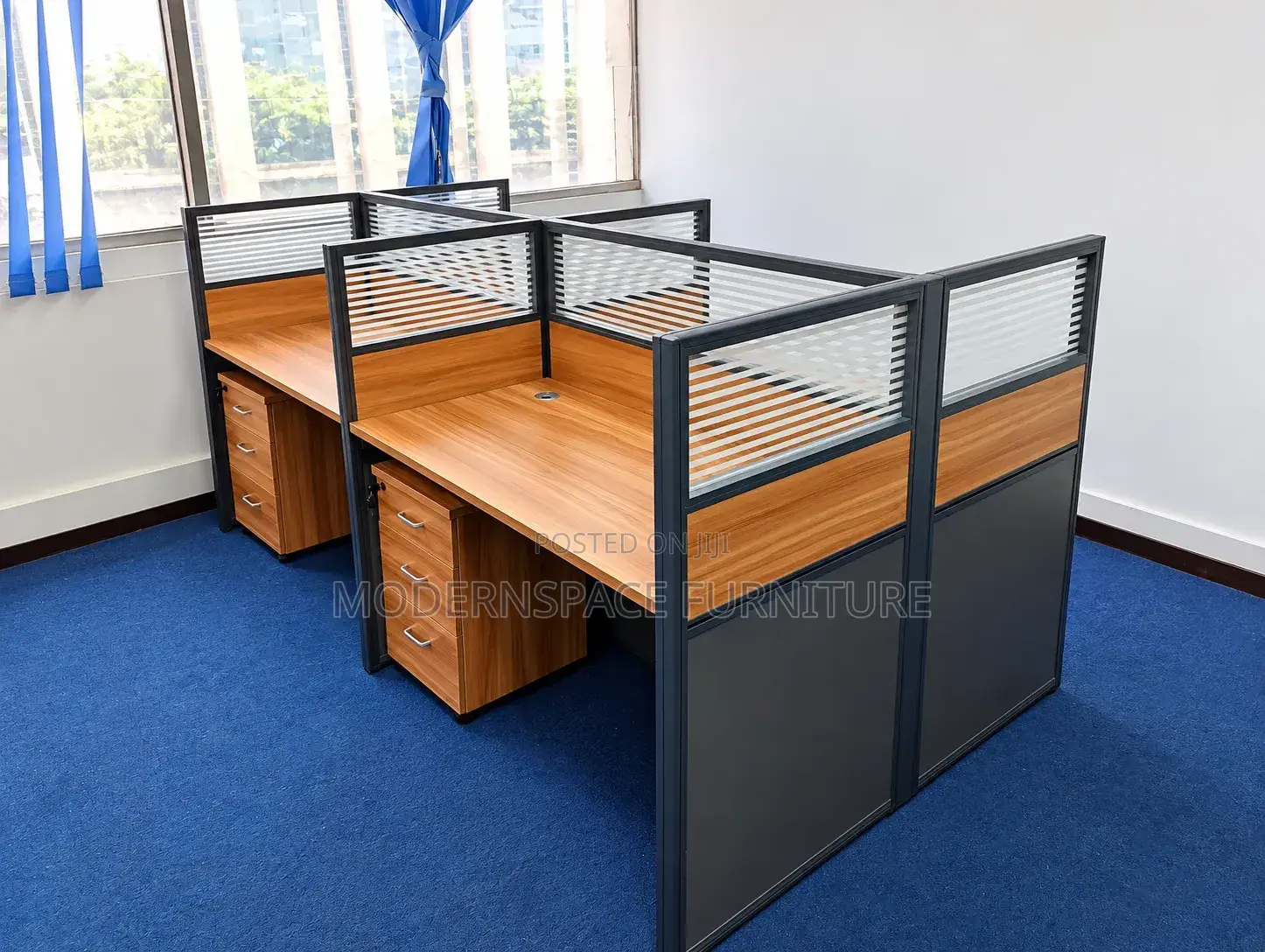 Modern 4-Seater Office Workstation With Drawers