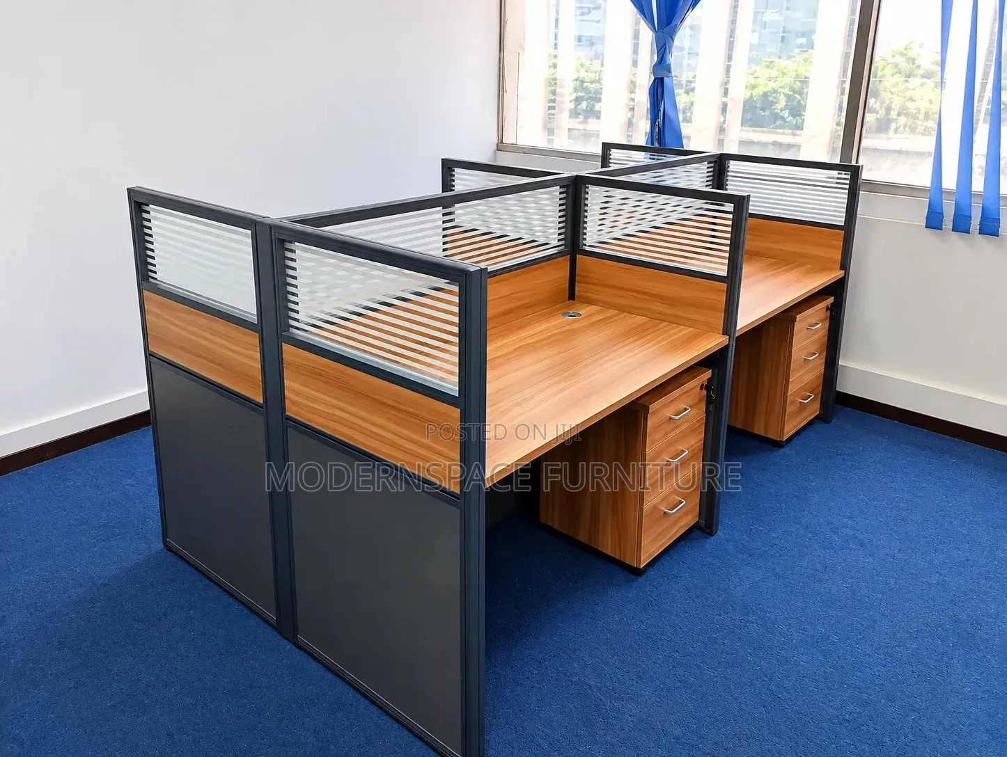 Modern 4-Seater Office Workstation With Drawers