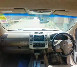 Nissan Navara 2007 White