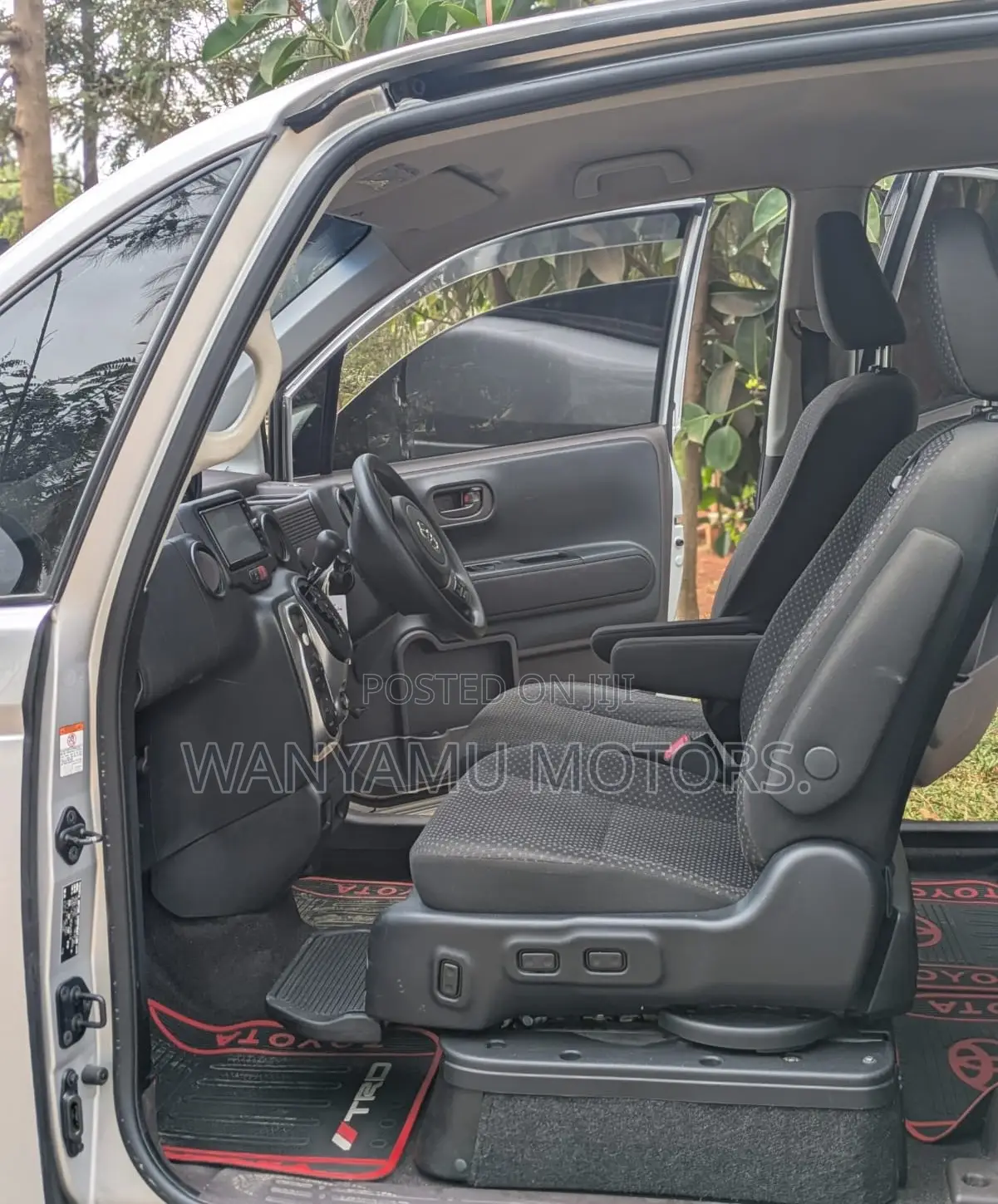 Toyota Spade 2018 Silver
