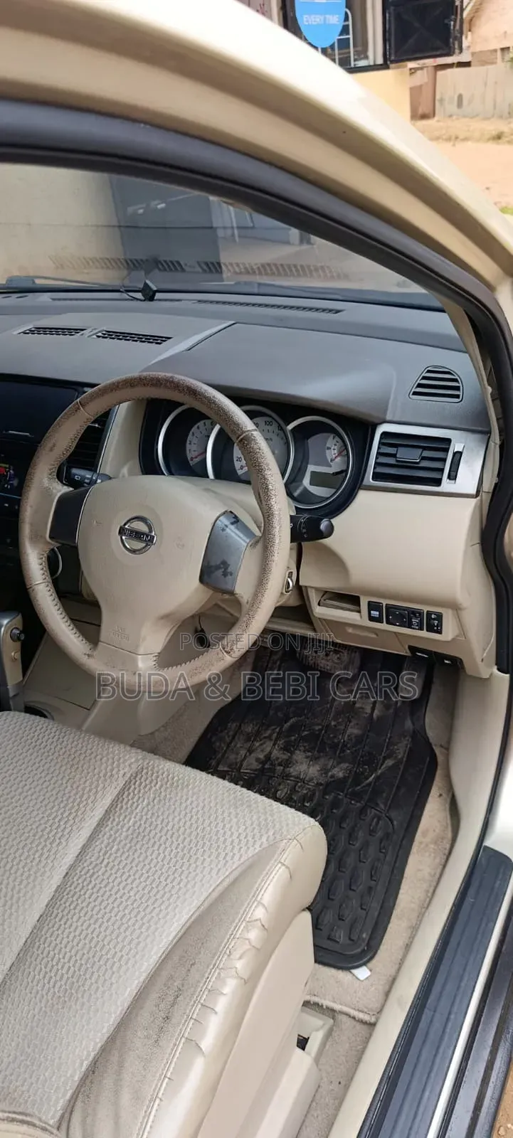 Nissan Tiida 2012 Beige