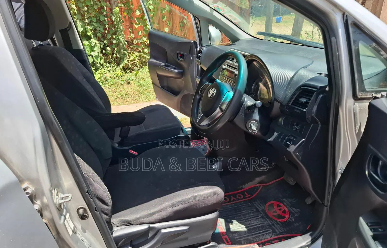 Toyota Ractis 2011 Silver