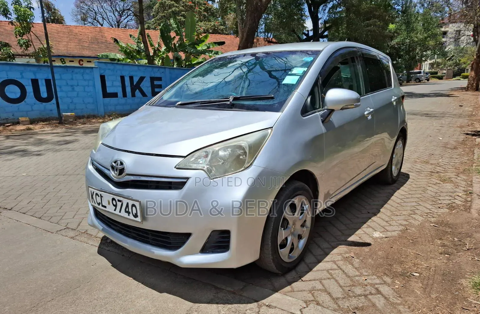 Toyota Ractis 2011 Silver