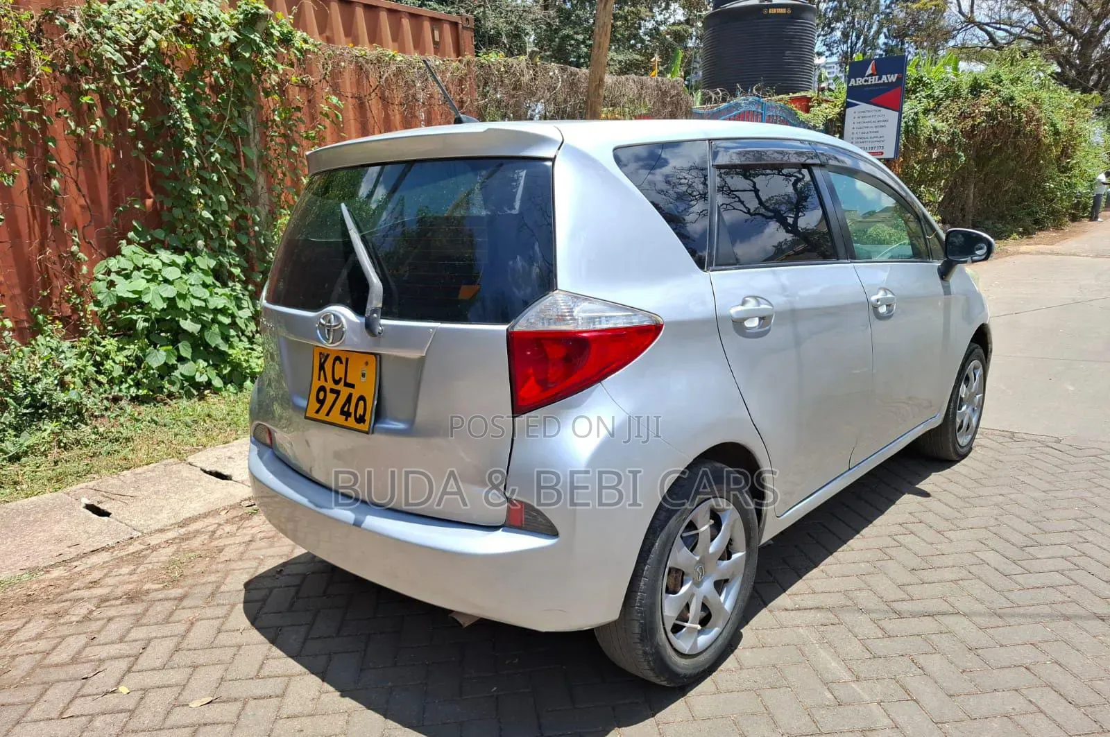 Toyota Ractis 2011 Silver