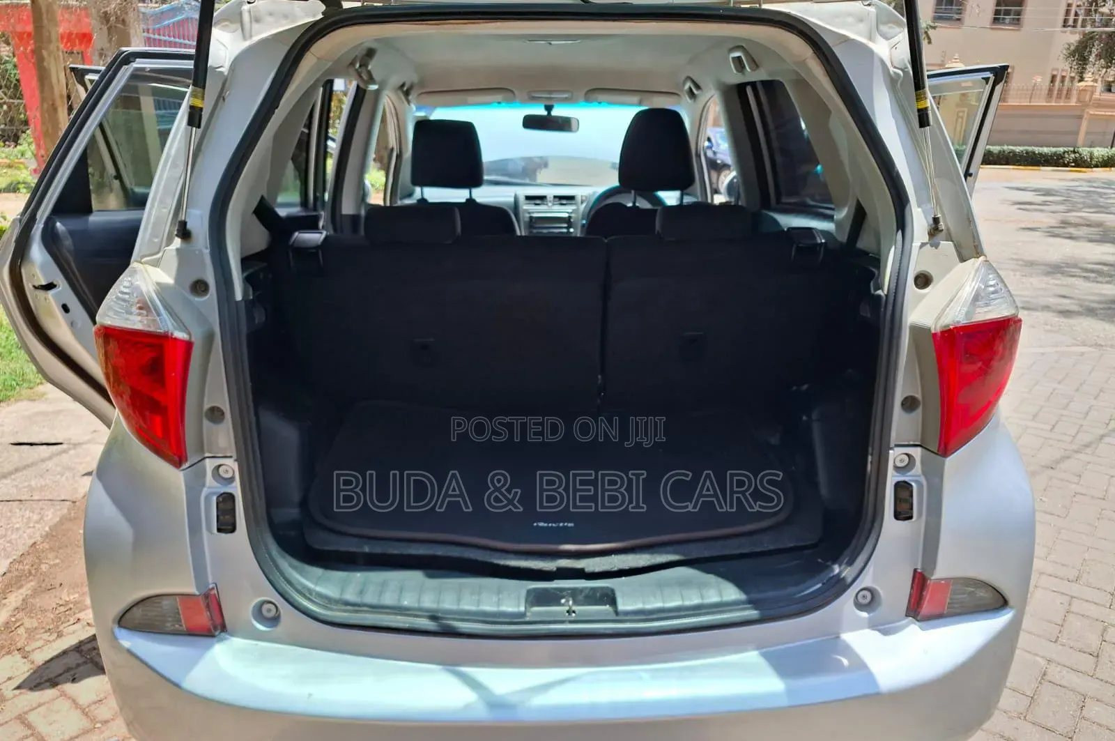 Toyota Ractis 2011 Silver