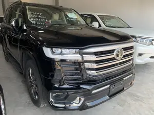 Toyota Land Cruiser LC300 2024 Matt Black