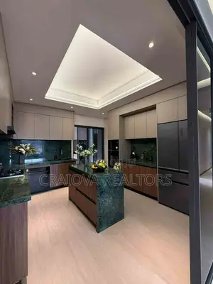 5bdrm Apartment in Spring Valley for sale