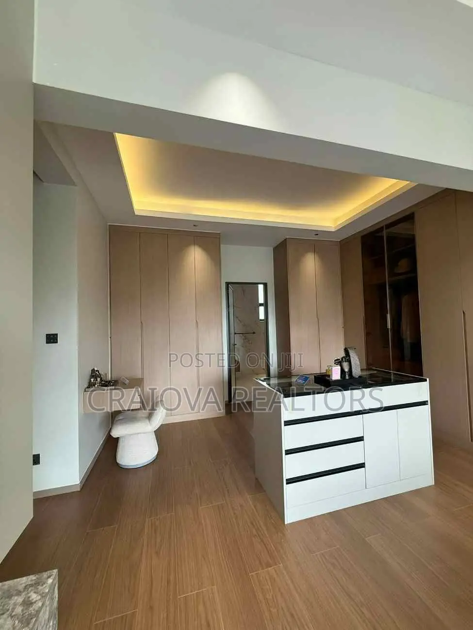 5bdrm Apartment in Spring Valley for sale