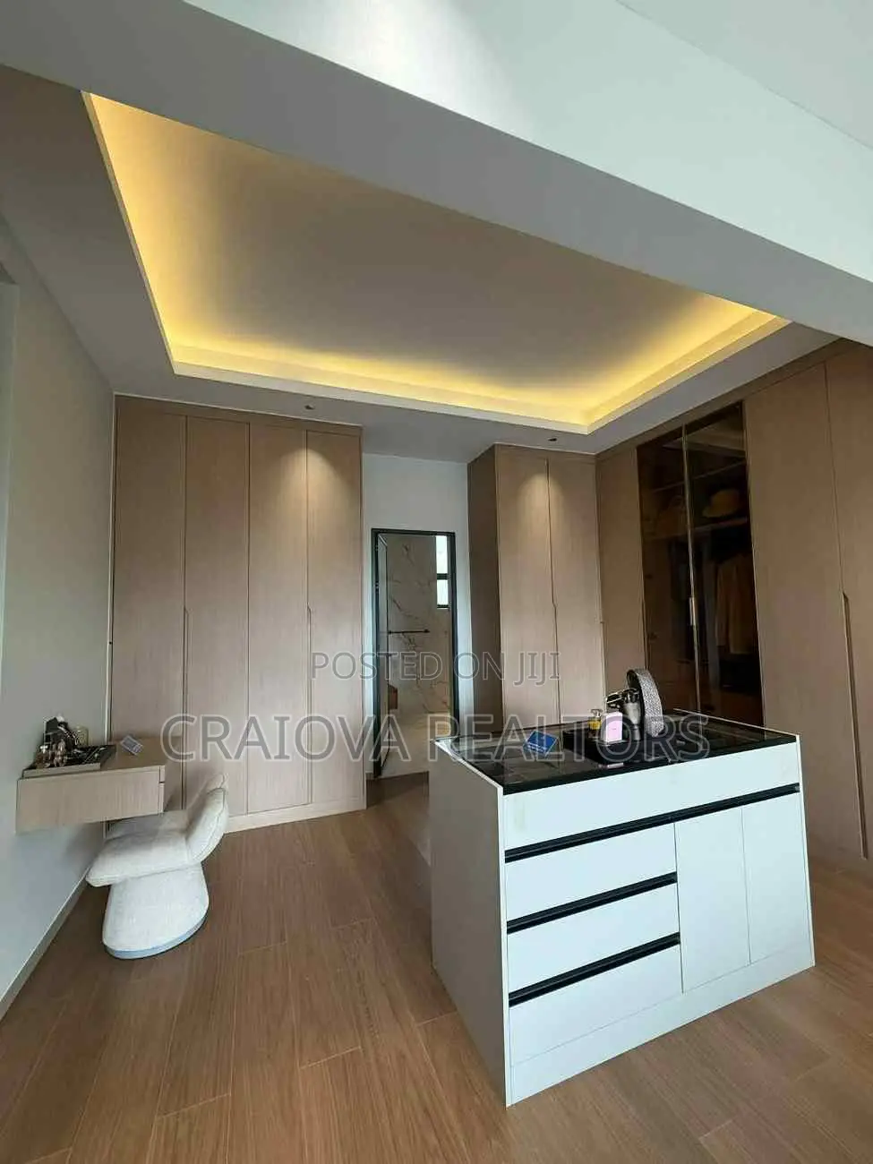 5bdrm Apartment in Spring Valley for sale