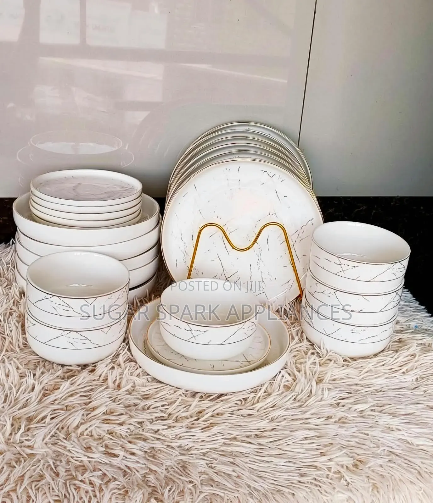 Elegant Mable Dinner Set