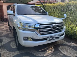 Toyota Land Cruiser 4.6 V8 AX G Selection 2016 White