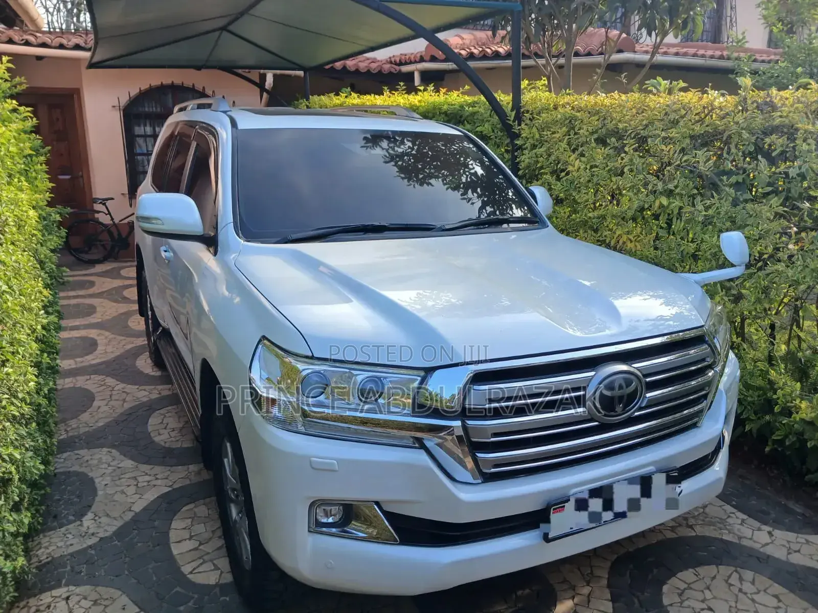 Toyota Land Cruiser 4.6 V8 AX G Selection 2016 White
