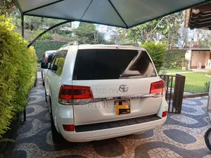 Toyota Land Cruiser 4.6 V8 AX G Selection 2016 White
