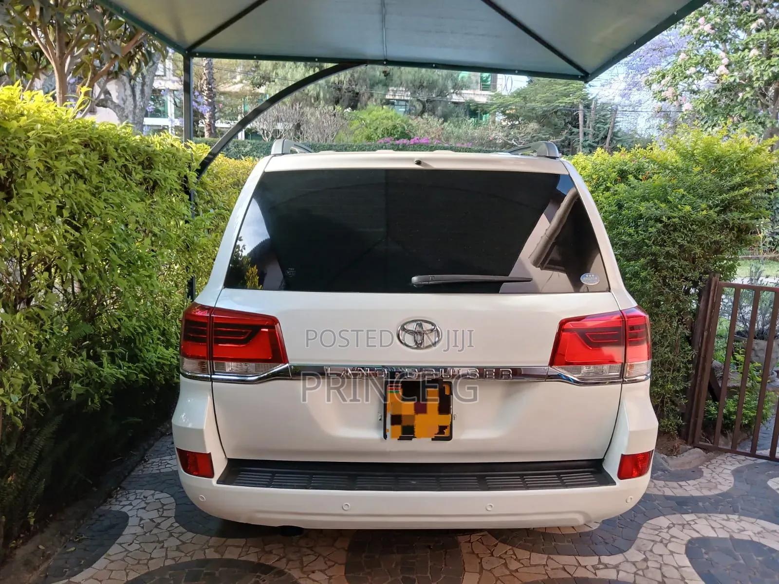 Toyota Land Cruiser 4.6 V8 AX G Selection 2016 White