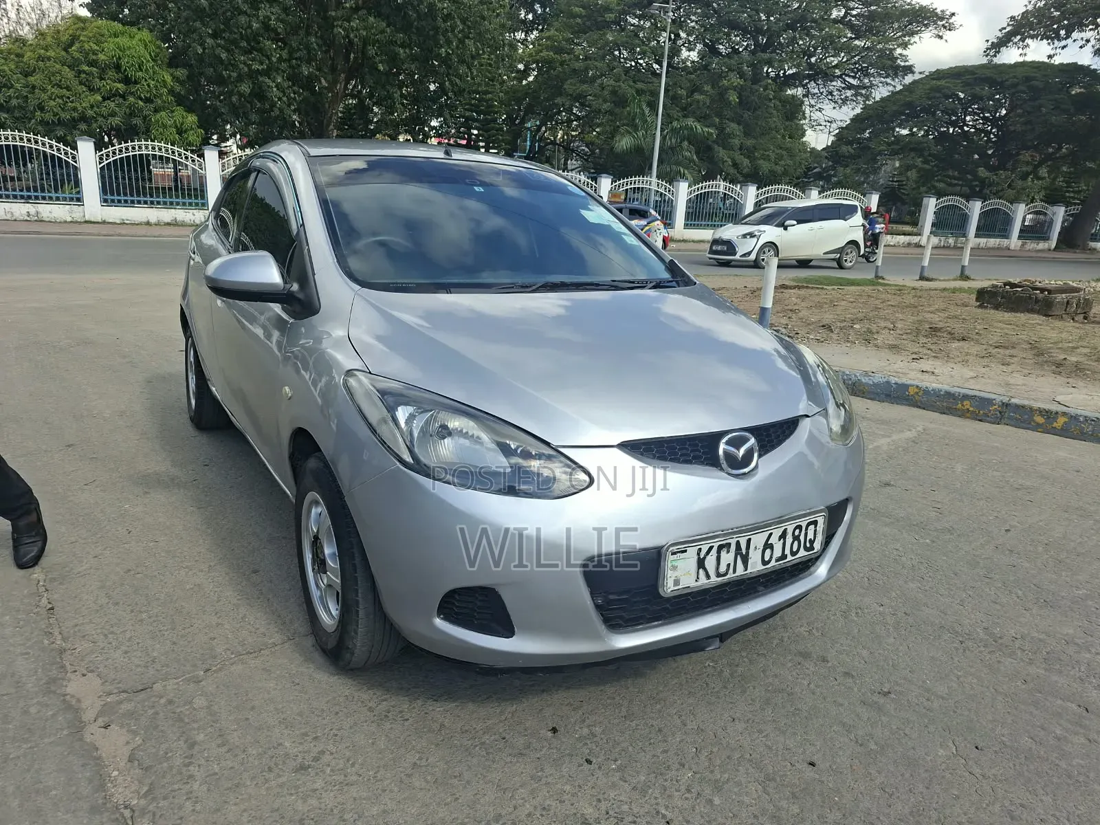 Mazda Demio 2010 Silver