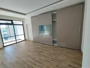 4bdrm Duplex in Riverside Drive for sale