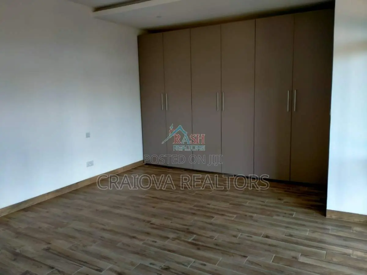 4bdrm Duplex in Riverside Drive for sale