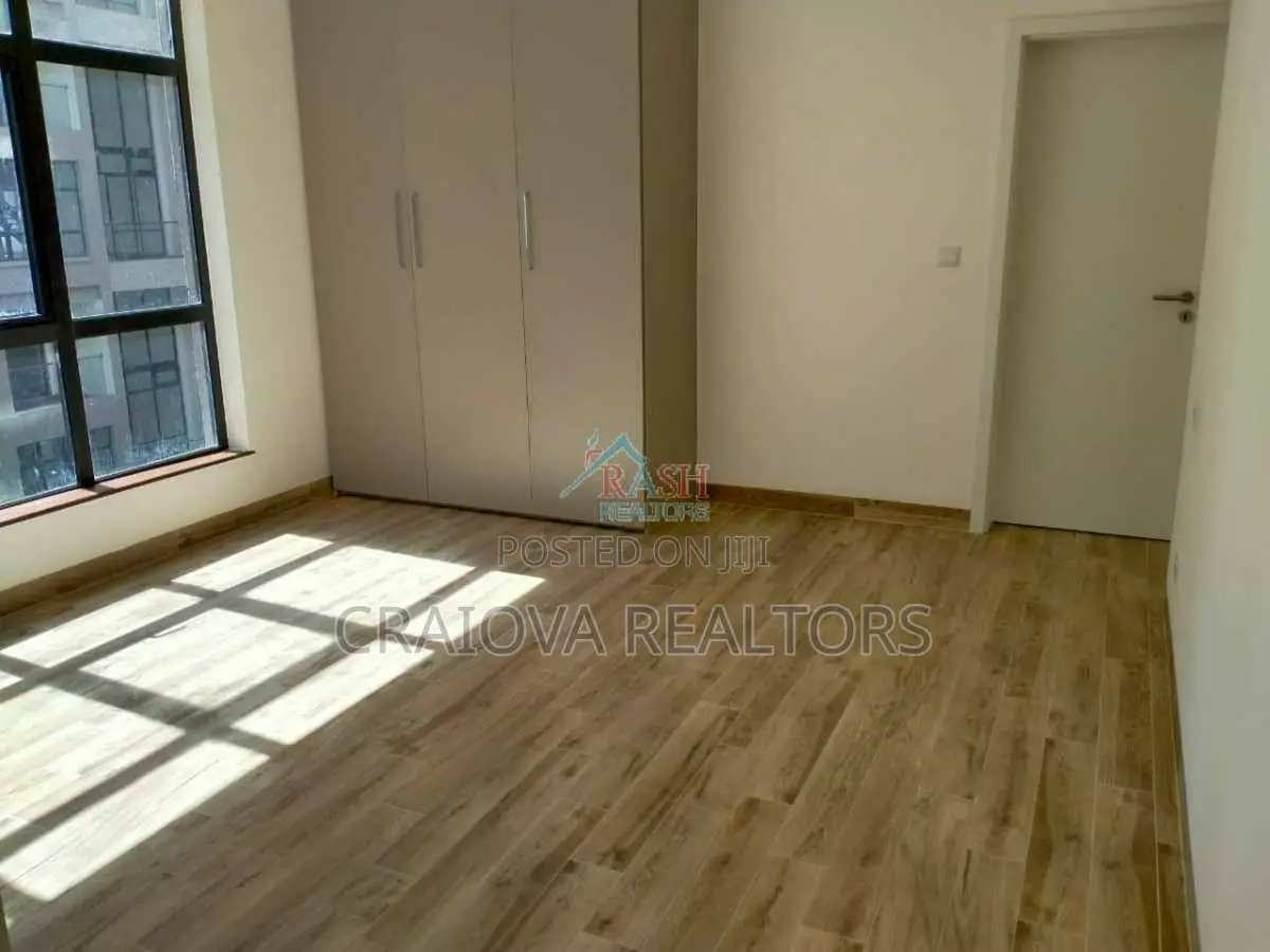 4bdrm Duplex in Riverside Drive for sale