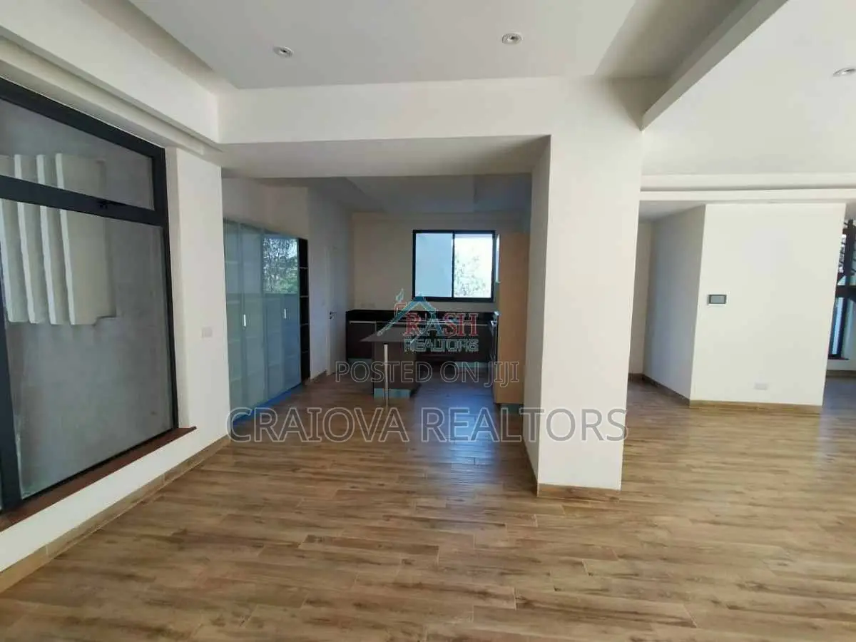 4bdrm Duplex in Riverside Drive for sale