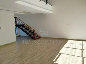 4bdrm Duplex in Riverside Drive for sale