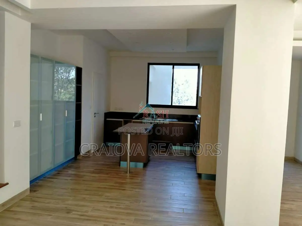 4bdrm Duplex in Riverside Drive for sale