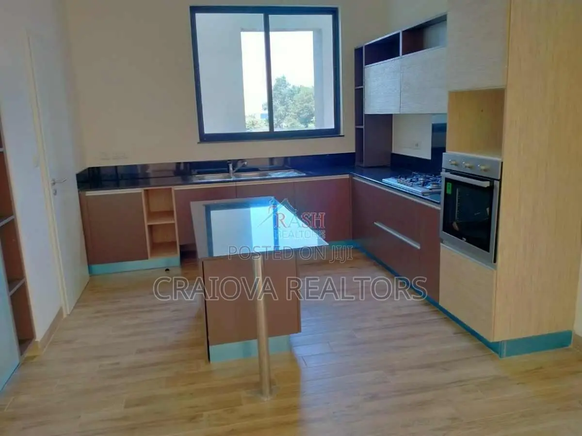 4bdrm Duplex in Riverside Drive for sale