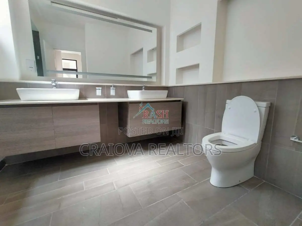 4bdrm Duplex in Riverside Drive for sale