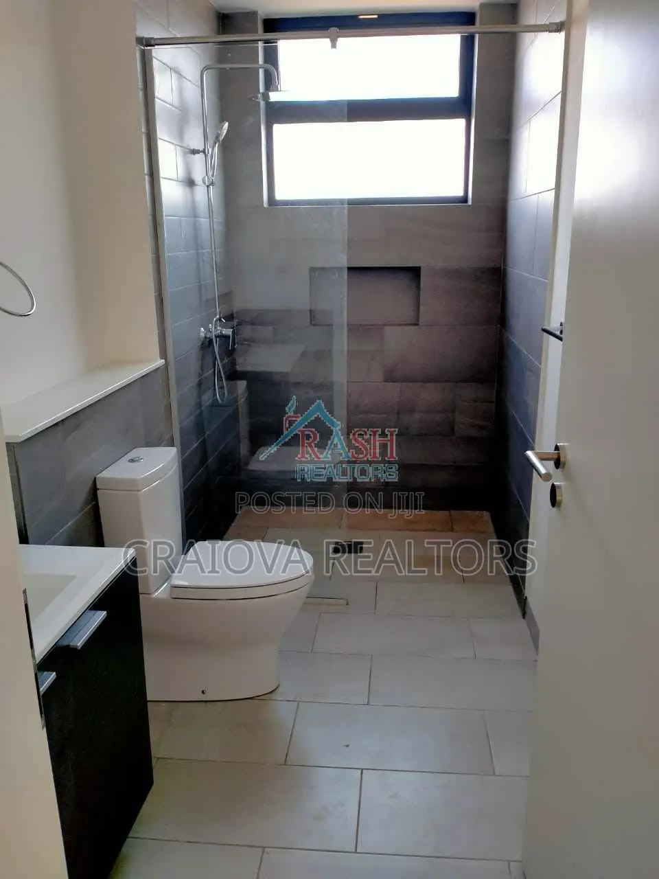 4bdrm Duplex in Riverside Drive for sale