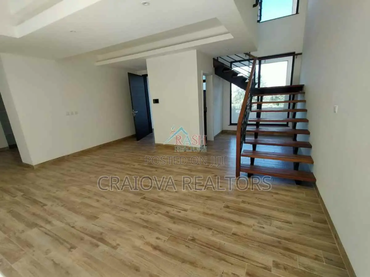4bdrm Duplex in Riverside Drive for sale