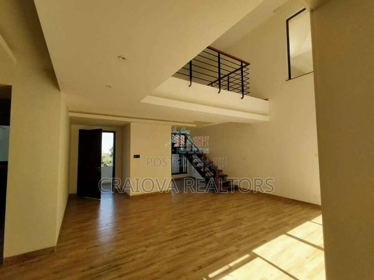 4bdrm Duplex in Riverside Drive for sale