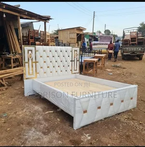 5x6 Luxury White Upholstered Bed