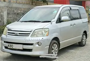 Toyota Noah 2005 Silver